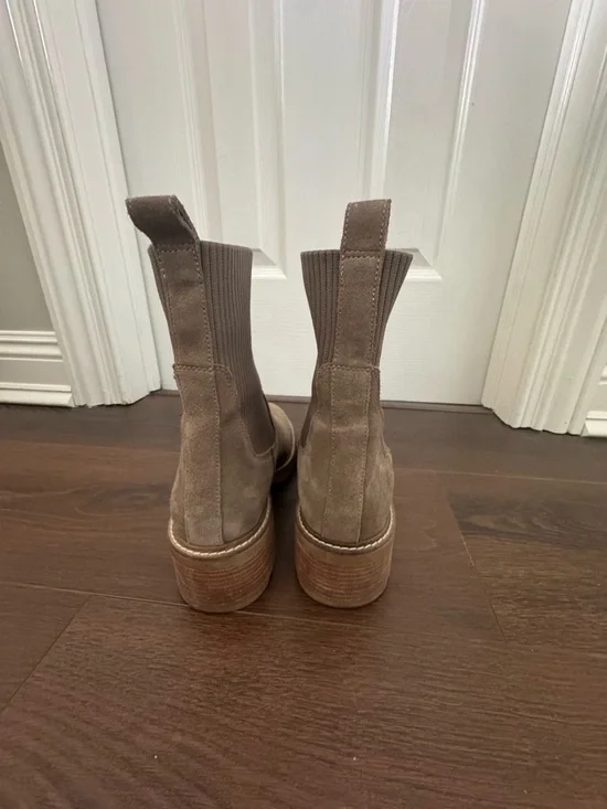 Steve Madden Kiley Pull On Chelsea Boot with Ribbed Shaft - Picture 3 of 5